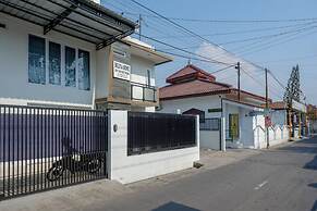 RedDoorz Plus Syariah near Stasiun Tegal 2