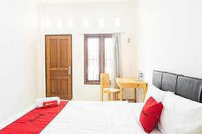 Formerly Reddoorz Syariah Jatisampurna Hospital