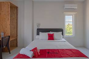 RedDoorz Plus Syariah @ Raya Nginden 2