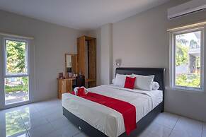 RedDoorz Plus Syariah @ Raya Nginden 2