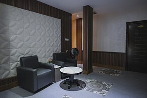 RedDoorz Plus near Pantai Coastarina 2