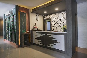 RedDoorz Plus near Pantai Coastarina 2