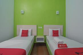 RedDoorz Plus near Alun Alun Kuningan
