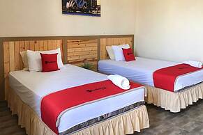 RedDoorz Plus Syariah near Alun Alun Sampang