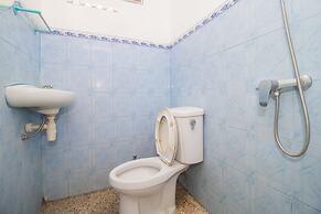 RedDoorz near Pantai Boom