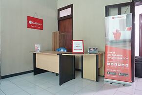RedDoorz Hostel @ Borobudur Street