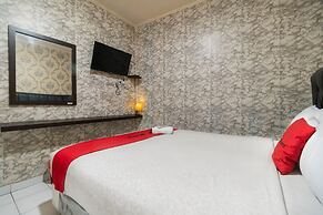 RedDoorz near Tomang 2