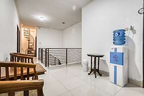 RedDoorz near Tomang 2