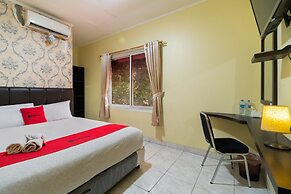 RedDoorz near Tomang 2