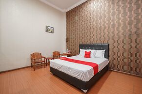 RedDoorz near Danau Toba Parapat