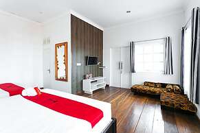 RedDoorz near Grojogan Sewu Tawangmangu