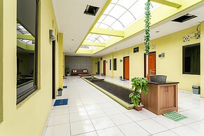 KoolKost Syariah near Universitas Muhammadiyah Surakarta - Caters to W