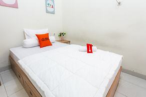 KoolKost Syariah near Universitas Muhammadiyah Surakarta - Caters to W