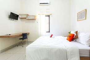 KoolKost Syariah near Universitas Muhammadiyah Surakarta - Caters to W