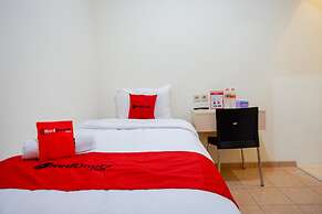 RedDoorz near Alun Alun Kudus 2