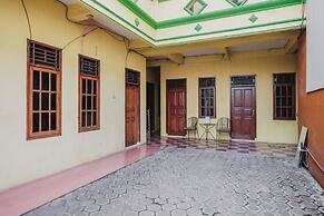 RedDoorz Syariah near Stadion Maulana Yusuf