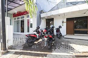 RedDoorz near Condongcatur Bus Station