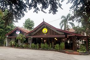 RedDoorz Syariah Plus near Trans Studio Cibubur