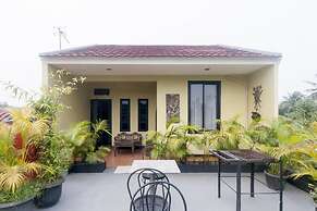 RedDoorz Syariah Plus near Trans Studio Cibubur