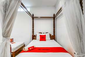 RedDoorz Plus near Lempuyangan Station 4