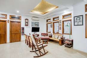 RedDoorz Plus near Lempuyangan Station 4