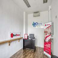 RedDoorz Apartment @ Green Bay Pluit