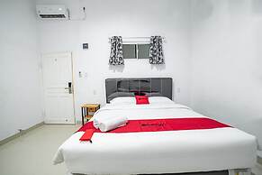 RedDoorz Plus near Thamrin Plaza Medan