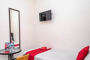 RedDoorz near Alun Alun Bandung 2