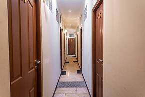 RedDoorz near Alun Alun Bandung 2