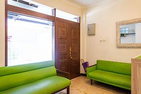 RedDoorz near Alun Alun Bandung 2