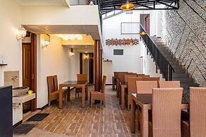 RedDoorz near Alun Alun Bandung 2