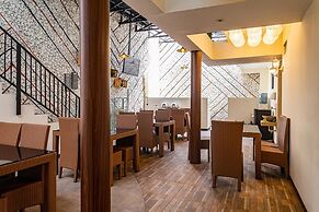 RedDoorz near Alun Alun Bandung 2