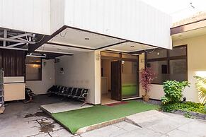 RedDoorz near Alun Alun Bandung 2