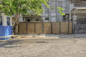 RedDoorz near Widya Mandala University