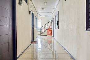 RedDoorz near Widya Mandala University