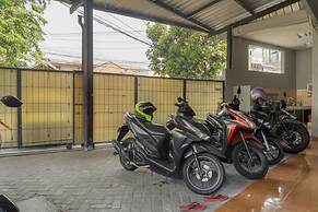 RedDoorz near Widya Mandala University