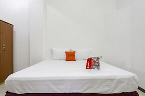 RedDoorz near Widya Mandala University