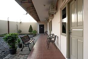 RedDoorz near GOR Satria 3