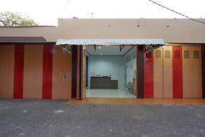 RedDoorz near GOR Satria 3