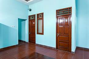 RedDoorz near Puro Mangkunegaran