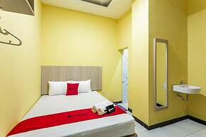 RedDoorz near Puro Mangkunegaran