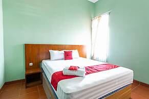 RedDoorz near Puro Mangkunegaran