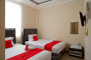 RedDoorz near Millenium Waterpark Palu