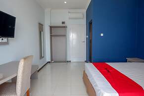 RedDoorz Plus Syariah @ Hotel Boulevard Luwuk