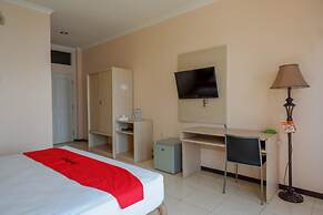 RedDoorz Plus Syariah @ Hotel Boulevard Luwuk