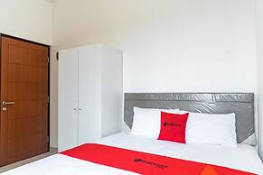 RedDoorz Plus @ EcoHome Citra Raya Tangerang
