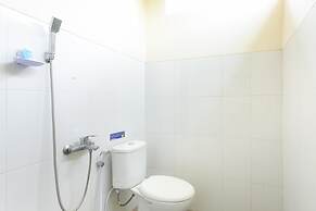 RedDoorz Syariah near Purwosari Train Station