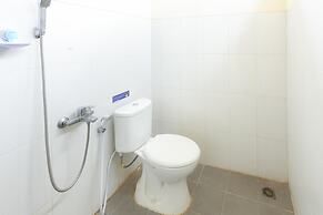 RedDoorz Syariah near Purwosari Train Station