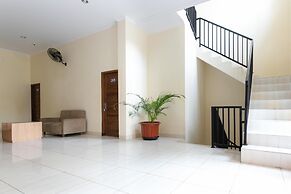 RedDoorz Syariah near Purwosari Train Station