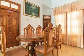 RedDoorz Syariah near Balai Kota Batu